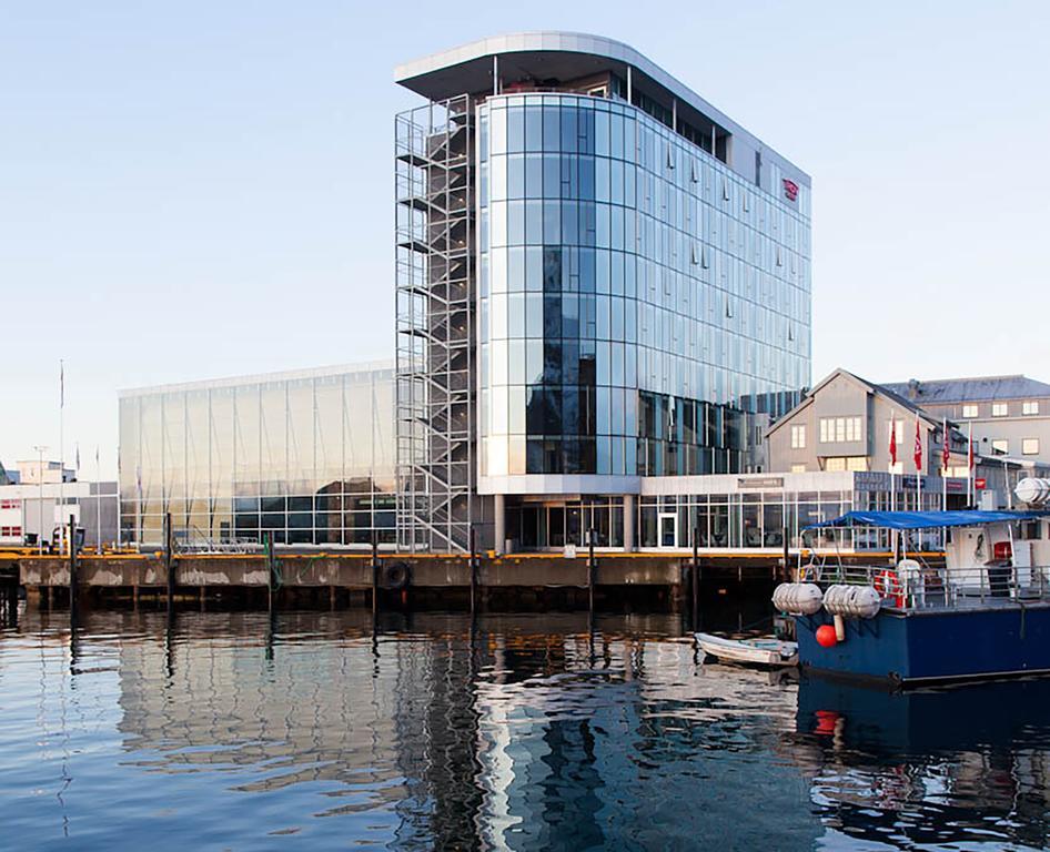 Thon Hotel Lofoten Свольвер Экстерьер фото